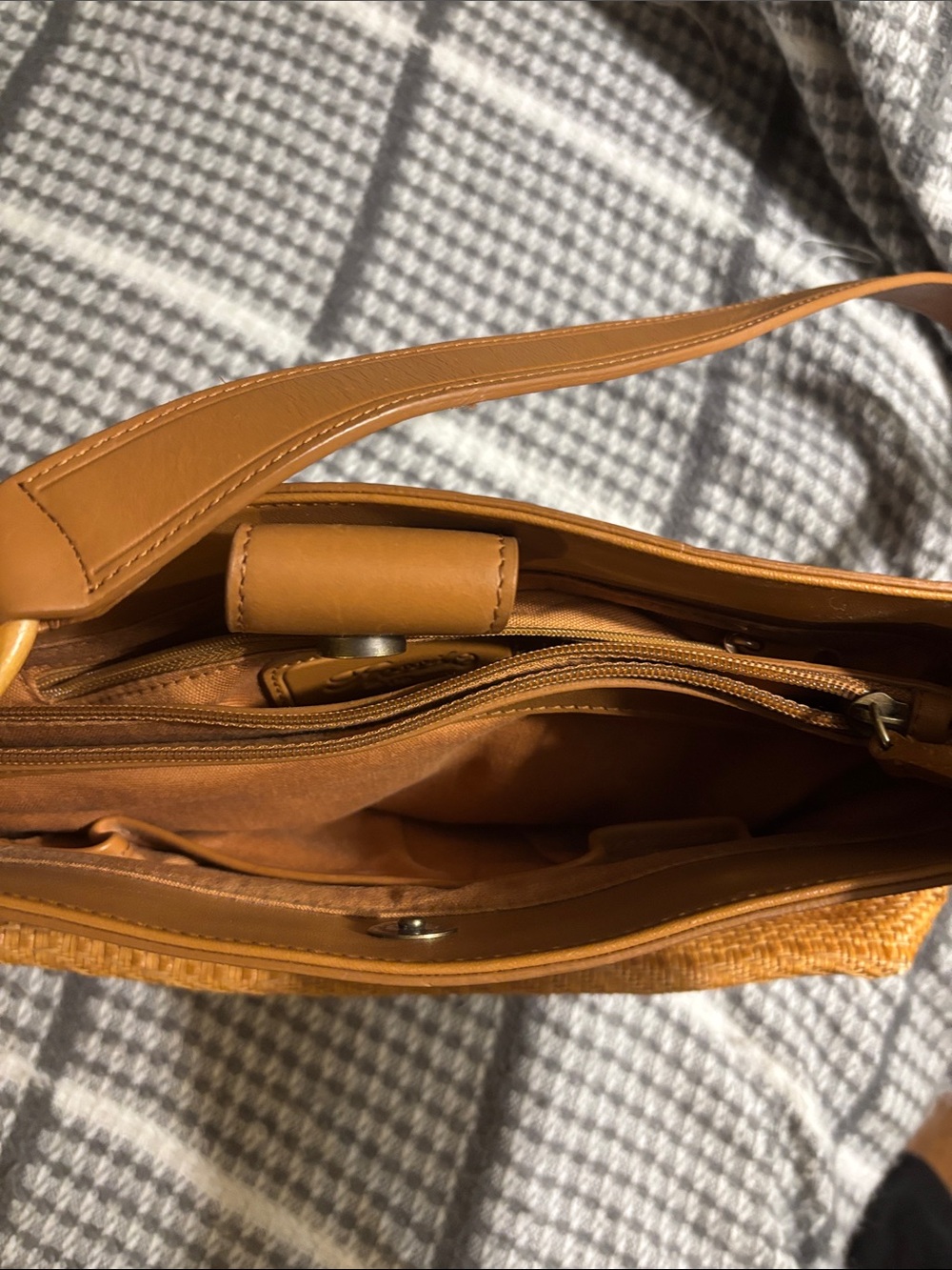 Fossil Woven Shoulder Bag - Picture 4 of 7